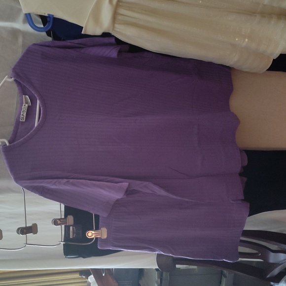 Sunbelt two-piece pocketed short set listed as one size - Picture 9 of 9